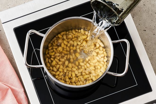 In Hülsenfrüchten wie Körnererbsen stecken viele wertvolle Inhaltsstoffe. Beim richtigen Umgang mit Hülsenfrüchten sollte man einige Tipps und Tricks beachten.