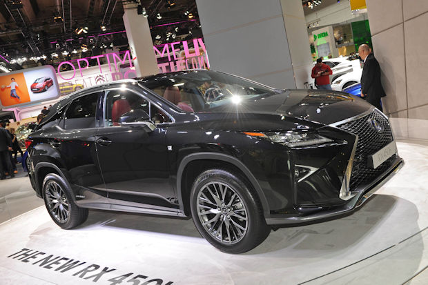 Die Luxusmarke Lexus präsentiert den RX 450h.