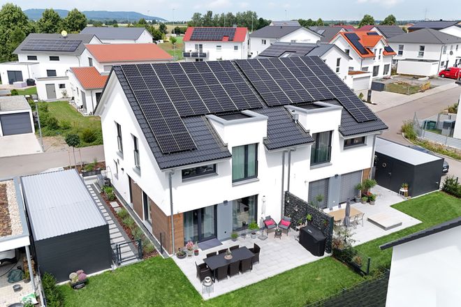 Doppelt hält besser: Doppelhäuser bieten sowohl finanzielle als auch praktische Vorteile.