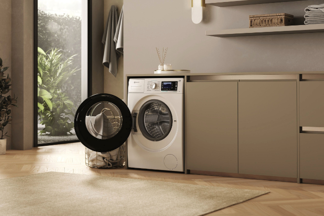 Ein hoher Geräuschpegel ist beim Waschen und Schleudern einer Umfrage zufolge der Hauptkritikpunkt von Verbraucherinnen und Verbrauchern an ihrer Waschmaschine. Abhilfe schaffen neue, extrem leise laufende Geräte.