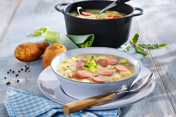 Kartoffelsuppe geht immer! Kartoffelsuppe mit Suppengemüse und ...