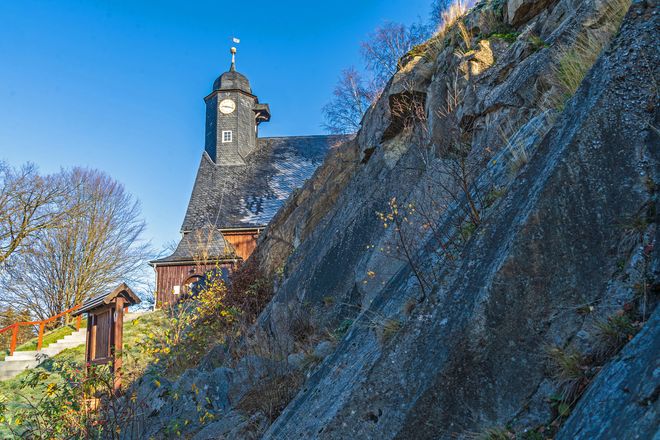 In Trautenstein können die Kinder zwischen Kirche und Druidenstein ein Rätsel lösen.