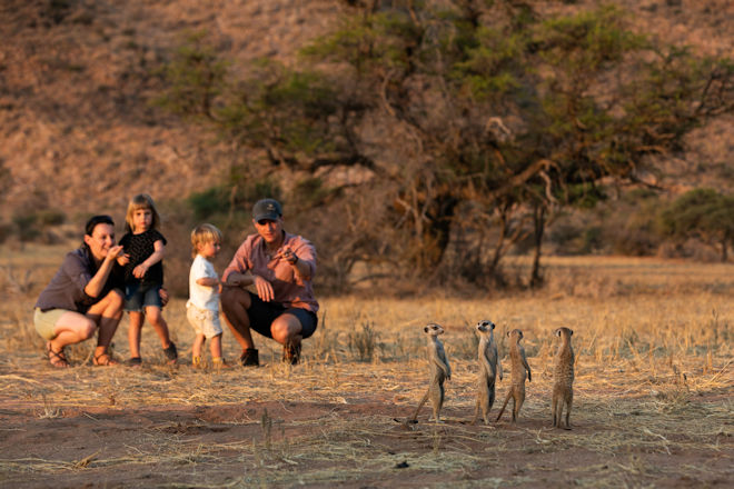 Während einer gemeinsamen Safari in einem privaten Wildreservat wie dem Tswalu Kalahari, wo erfahrene Ranger kindgerechtes Wissen über das Spurenlesen vermitteln, entstehen generationenübergreifende Erinnerungen, die den neuen Standard für hochwertige Familienreisen definieren.